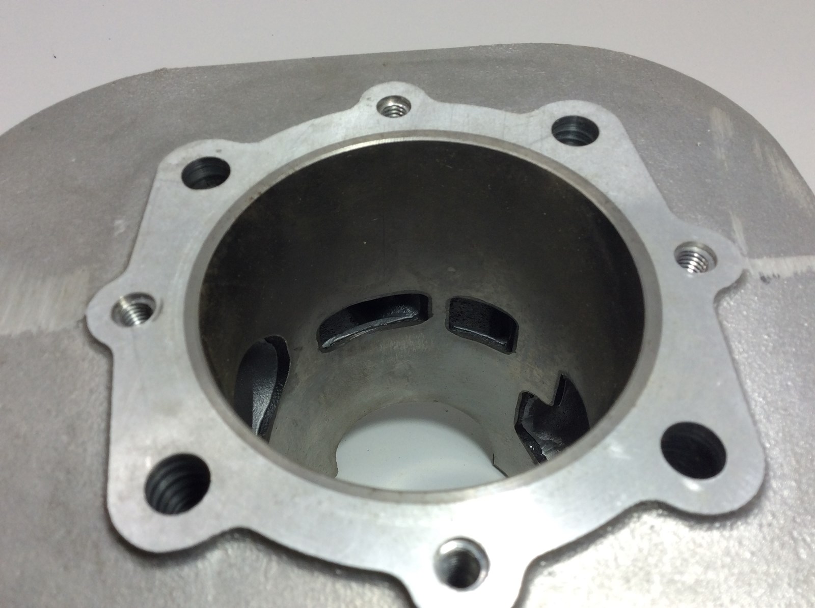 1984 Yamaha NOS MAG / Right Cylinder - Image 4