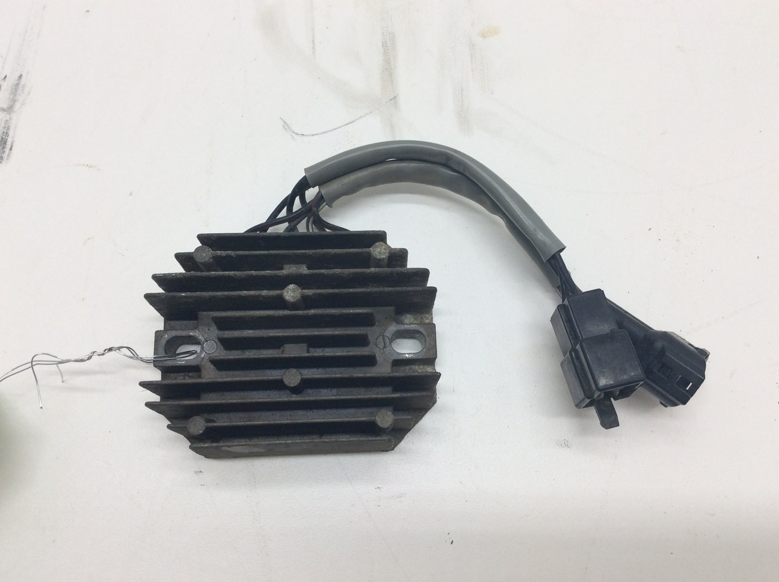 2004 Arctic Cat Voltage Regulator / Rectifier - fits 400 - Image 2