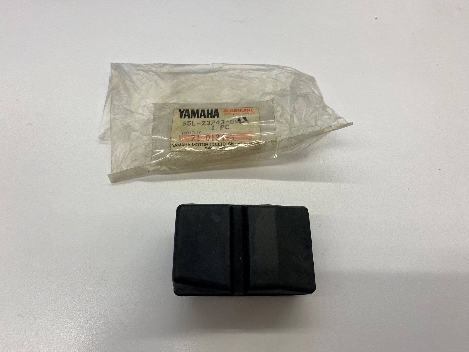 1994 Yamaha Ski Stopper Rubber Shoe Saddle - Image 3