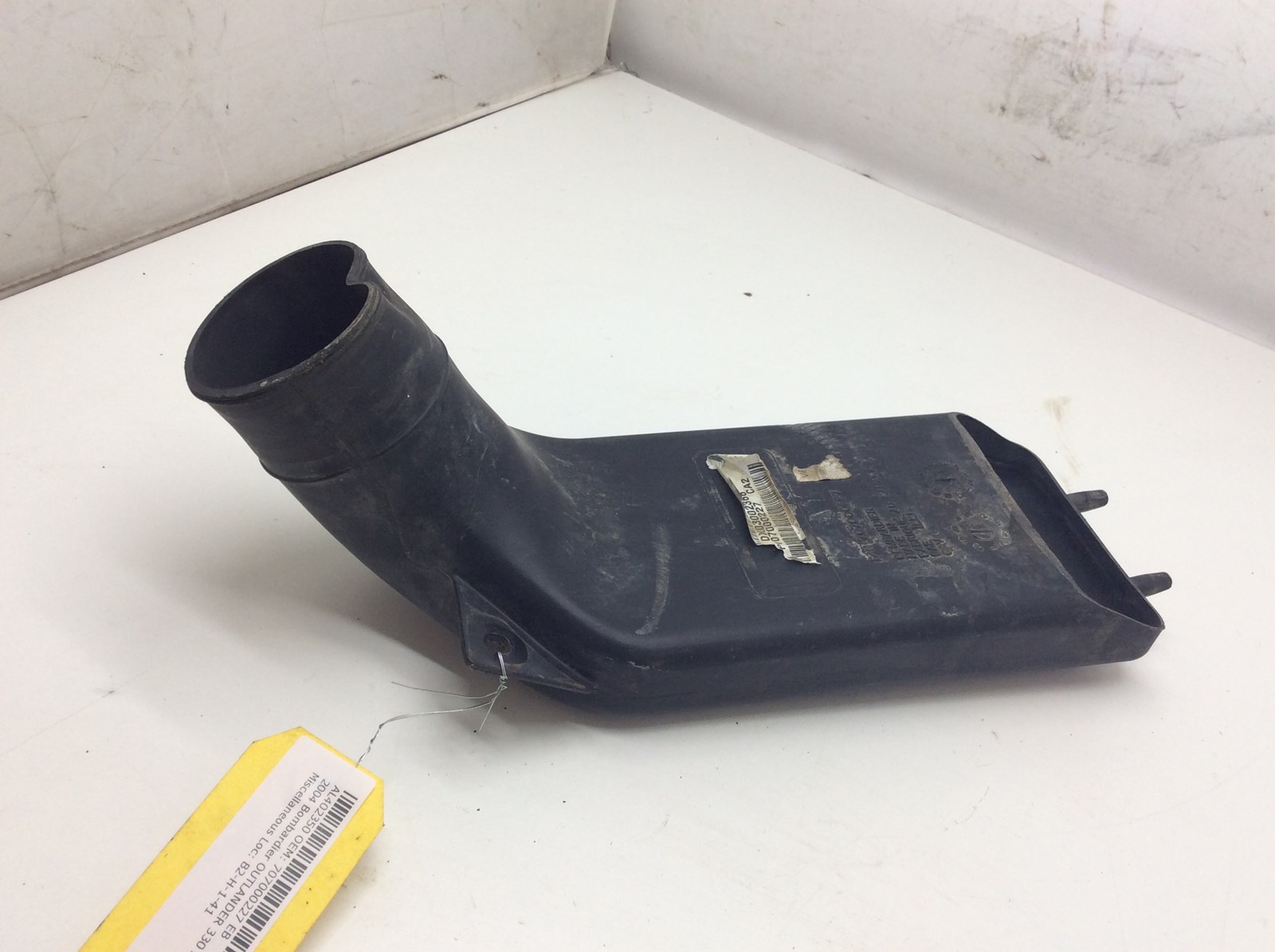 2004 Bombardier Air Outlet Tube - Image 3