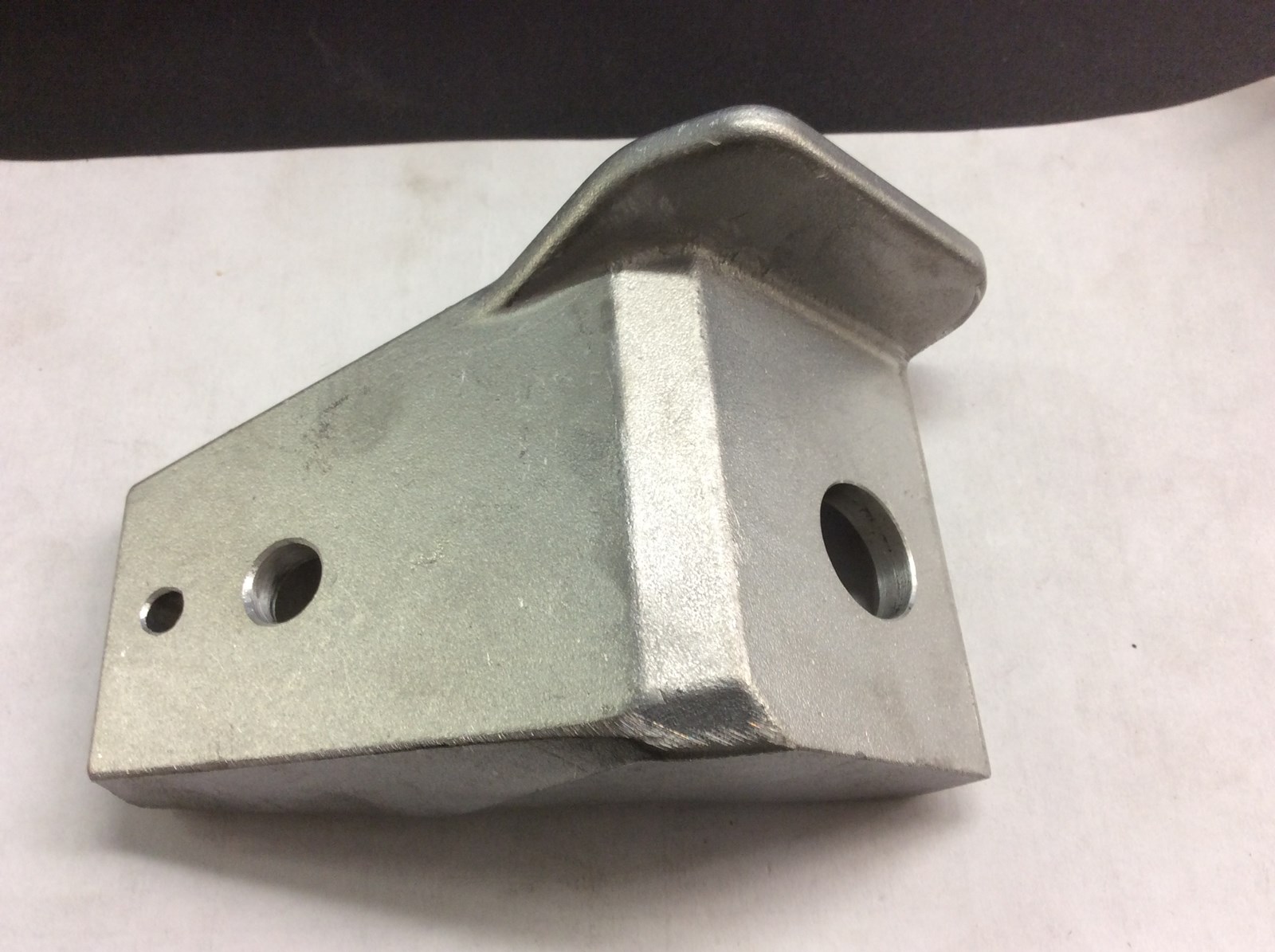 1997 Yamaha Lower Front Motor Mount Bracket - Image 2