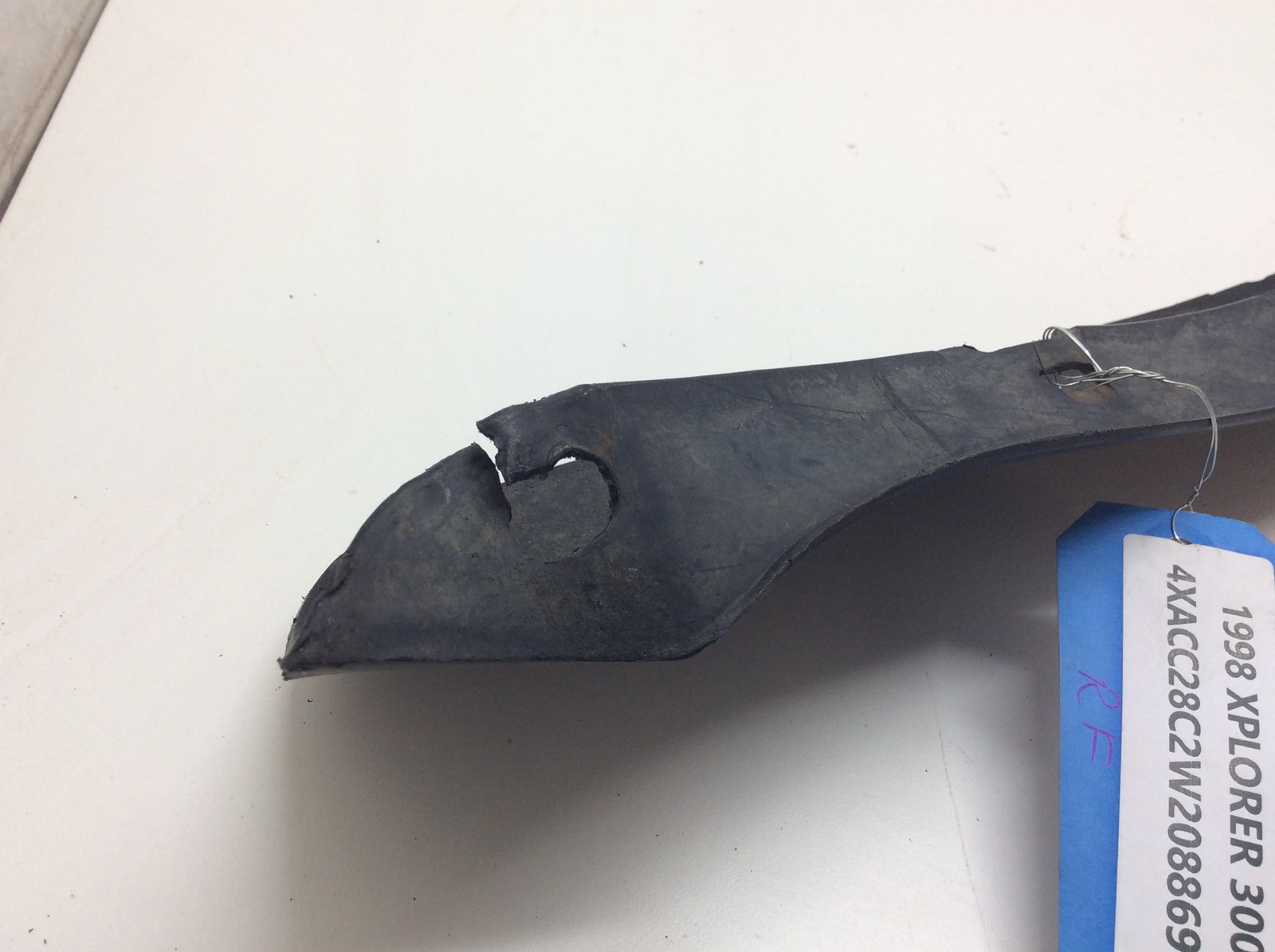 1998 Polaris USED GUARD, MUD, FRONT, BLACK, RIGHT HAND - Image 4