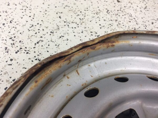 2005 Honda Front Rim 11x5.5 - Image 4