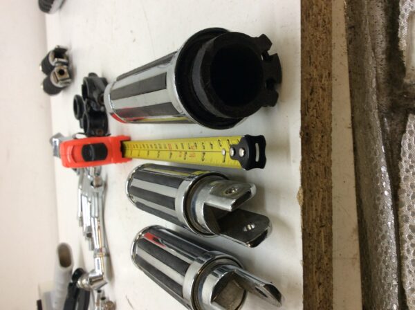 2024 FOOT PEGS THROTTLE GRIP - Image 2