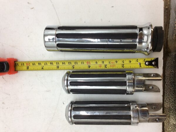 2024 FOOT PEGS THROTTLE GRIP