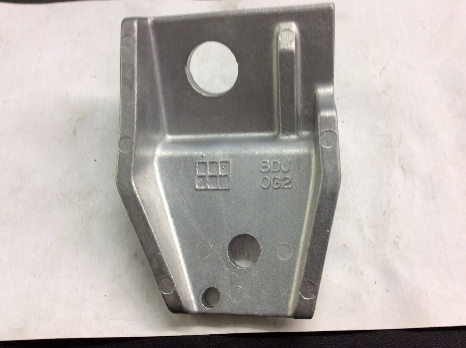 2000 Yamaha Lower Front Motor Mount Bracket - Image 3