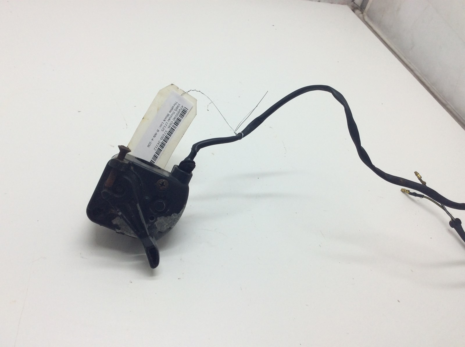 1985 Suzuki ATV THROTTLE BLOCK - Image 4