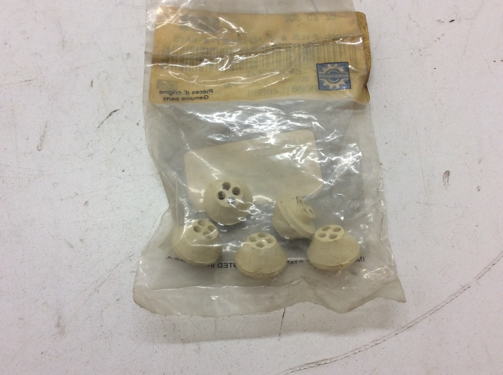 GROMMET (4 CIRCUIT) (WHITE), see comments. - Image 2