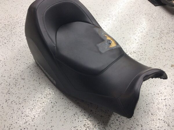 2005 Ski-Doo Front seat - Image 2