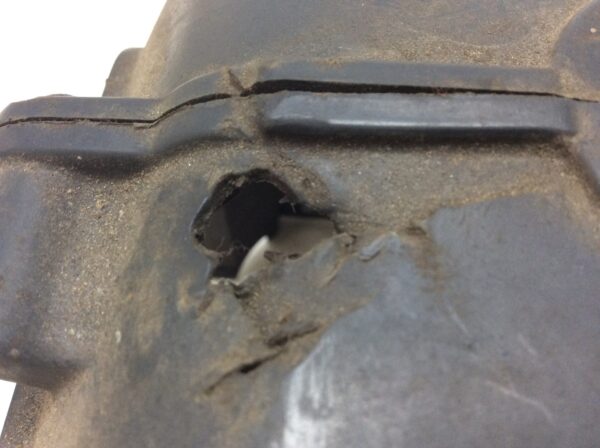 1989 Yamaha Engine Shroud - Image 3