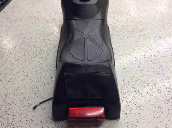 2004 Arctic Cat seat / gas tank assm. - Image 3