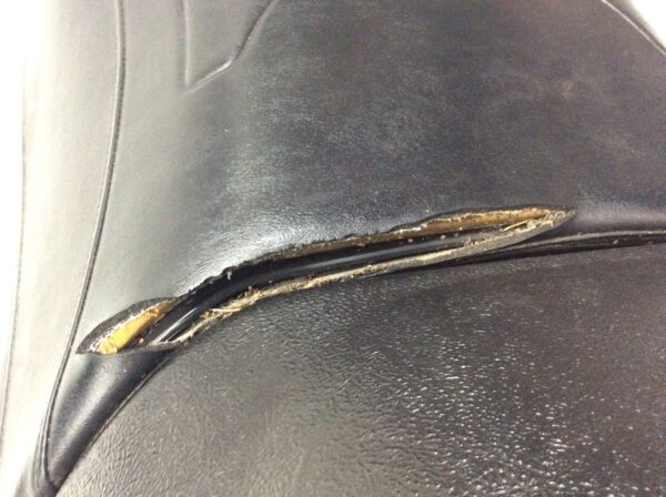 2004 Arctic Cat seat / gas tank assm. - Image 5