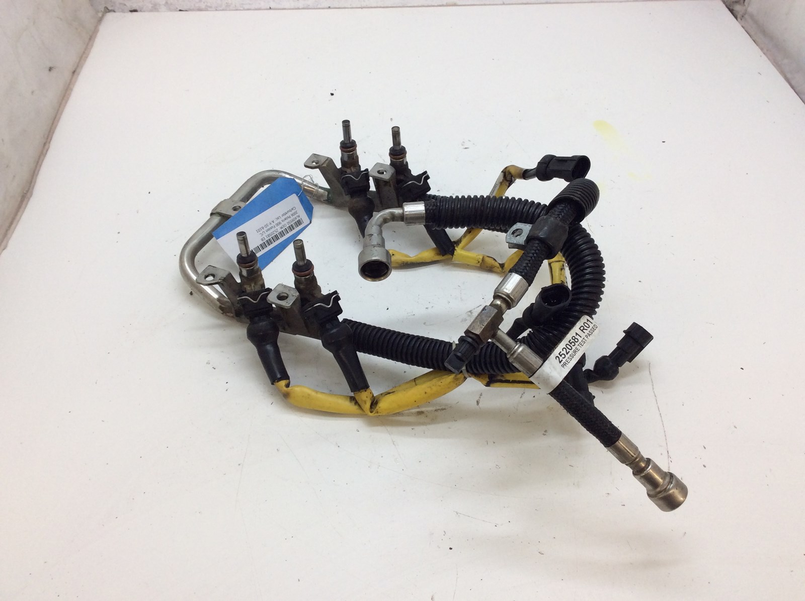 2006 Polaris fuel rail w/ 4 yellowinjectors - Image 3