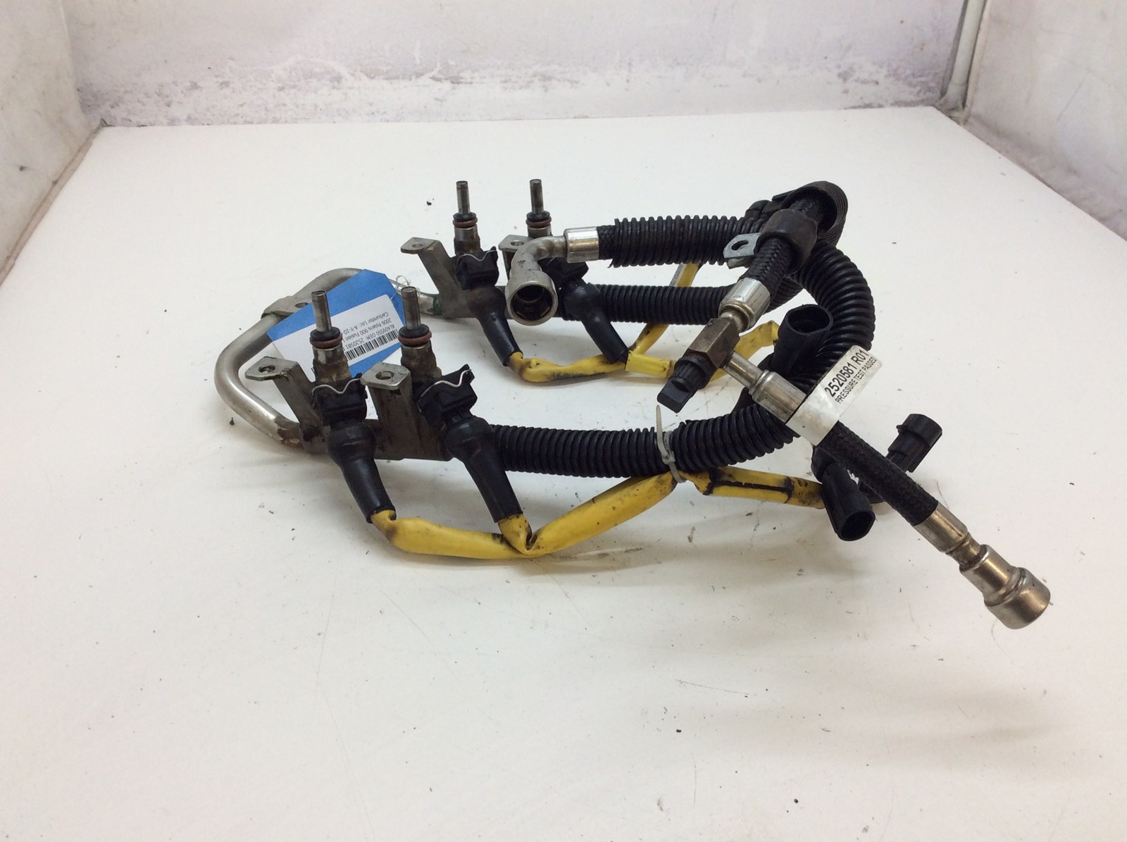2006 Polaris fuel rail w/ 4 yellowinjectors - Image 5