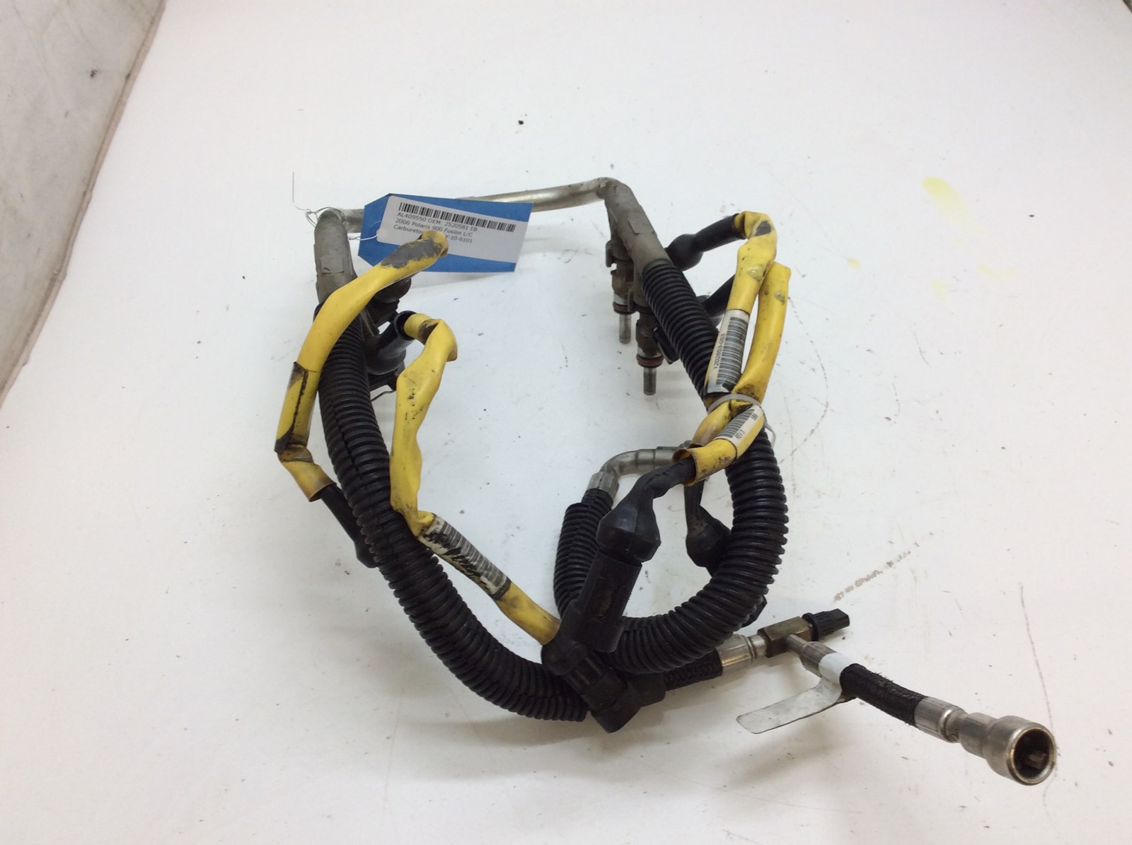 2006 Polaris fuel rail w/ 4 yellowinjectors