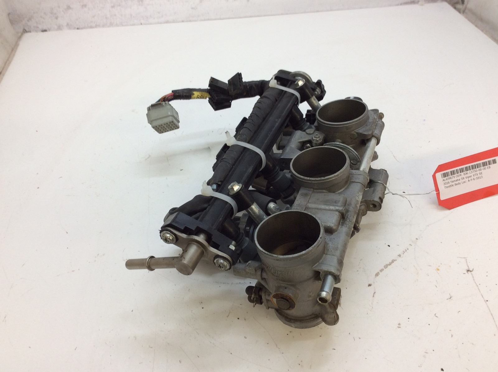 2016 Yamaha Throttle Body Injectors and Rail - Image 2