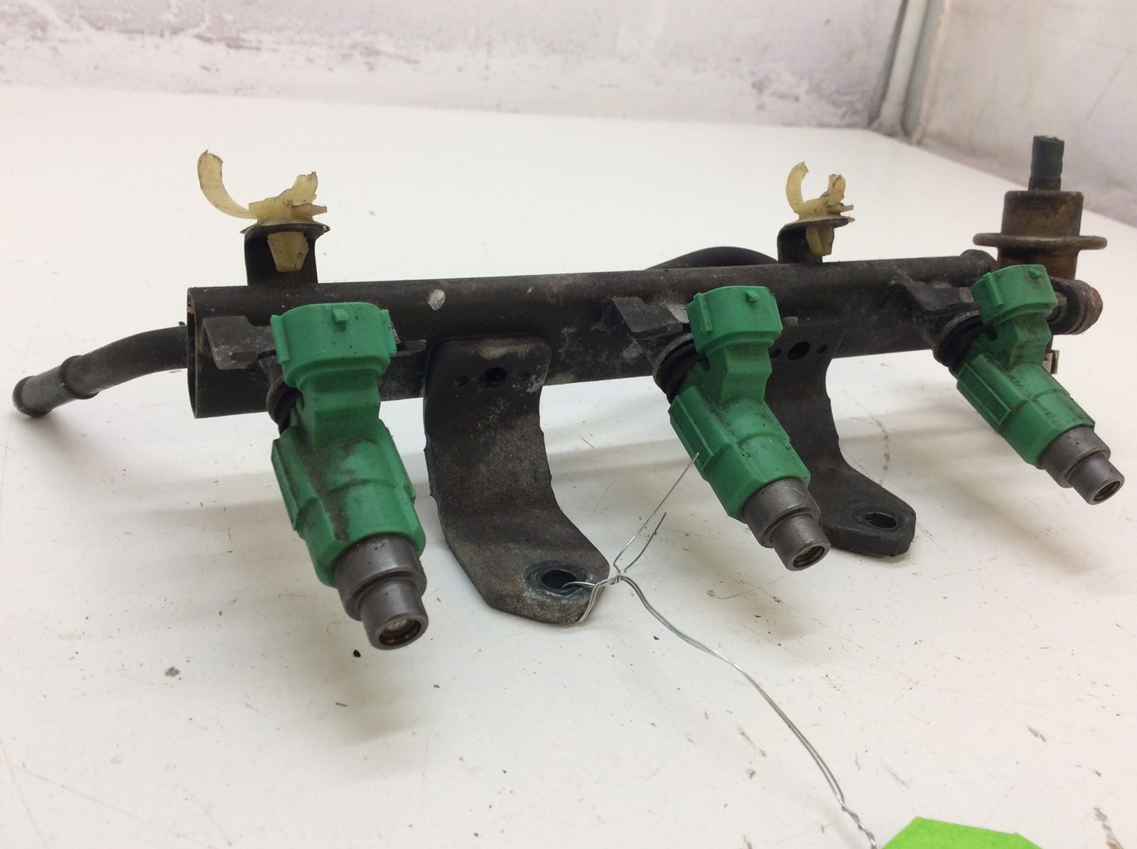 2004 Arctic Cat Fuel Rail W/ Injectors - Image 3