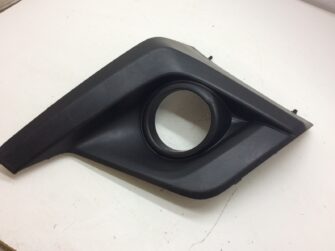 2018-2020 SUBARU CROSSTREK RIGHT PASSENGER BUMPER FOG LIGHT COVER BEZEL TRIM OEM