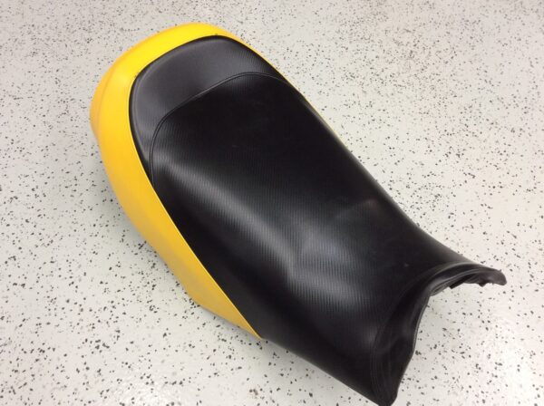 2004 Ski-Doo seat assembly - Image 2