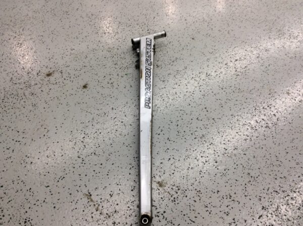 2002 Yamaha RH Trailing Arm - Image 2