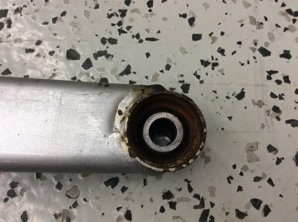 2002 Yamaha RH Trailing Arm - Image 5