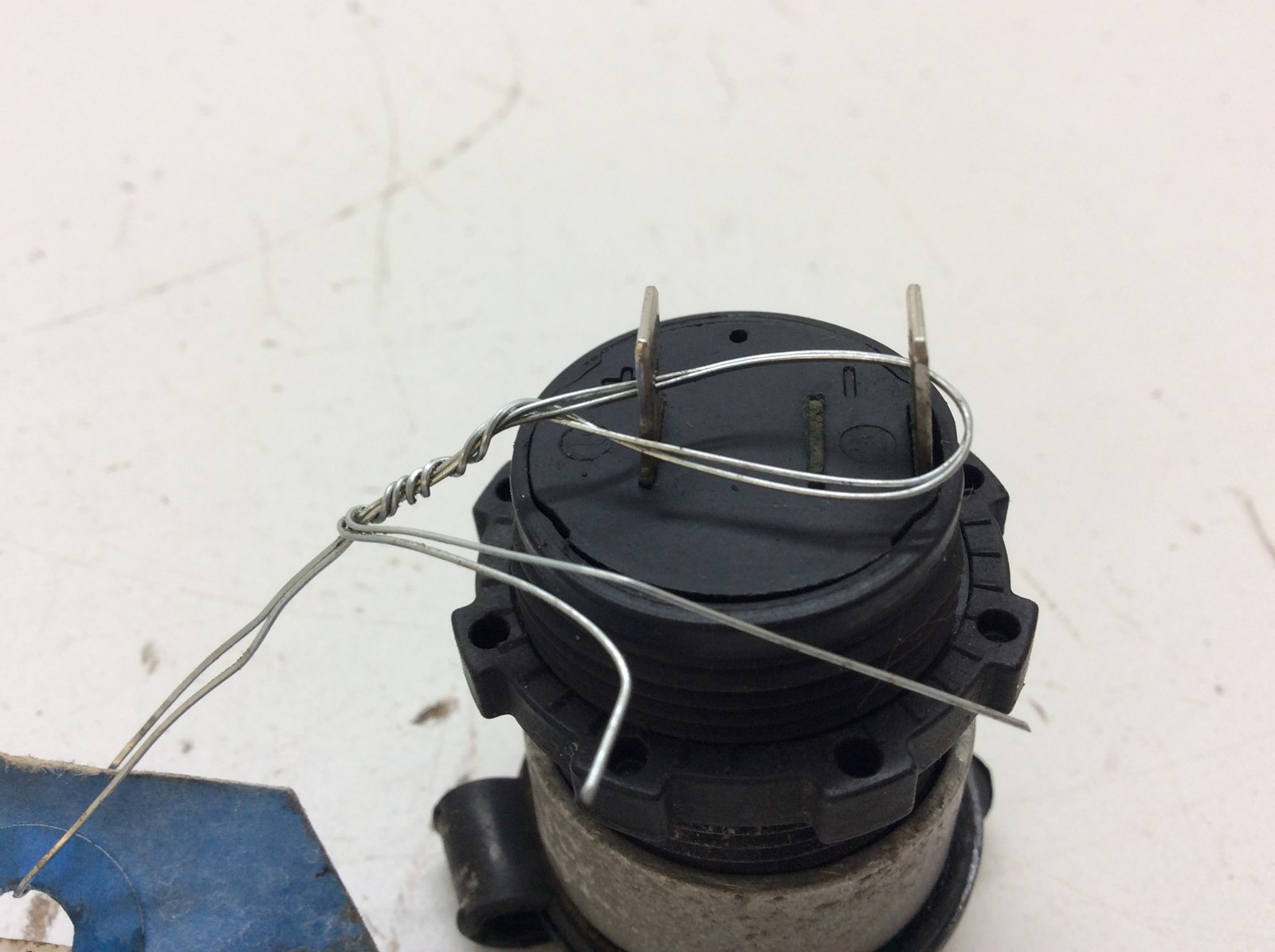 2001 Polaris Accessory Power Plug 12v - Image 2