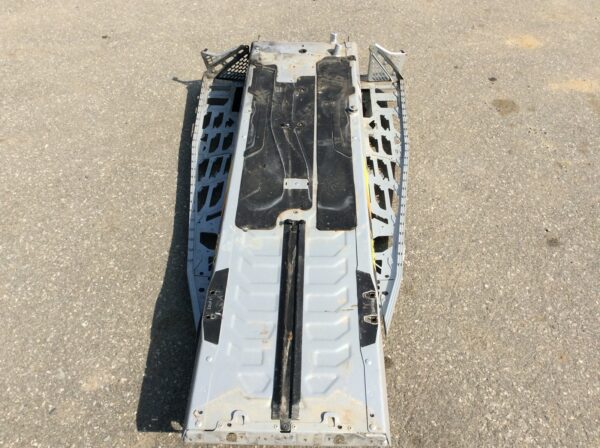 2019 Ski-Doo Chassis- Blizzard 850 - Image 3