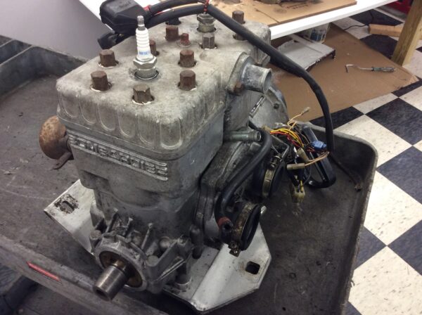 1981 Ski-Doo motor  good used motor turns over - Image 5