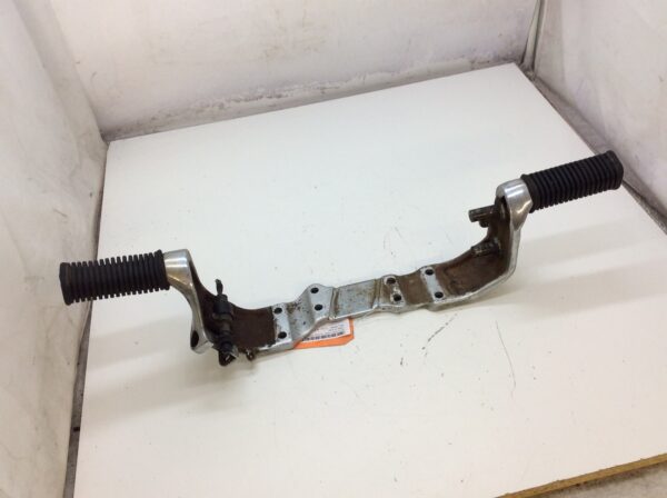 1986 Suzuki Front Footrest Bracket - fits intruder 700GLF - Image 4