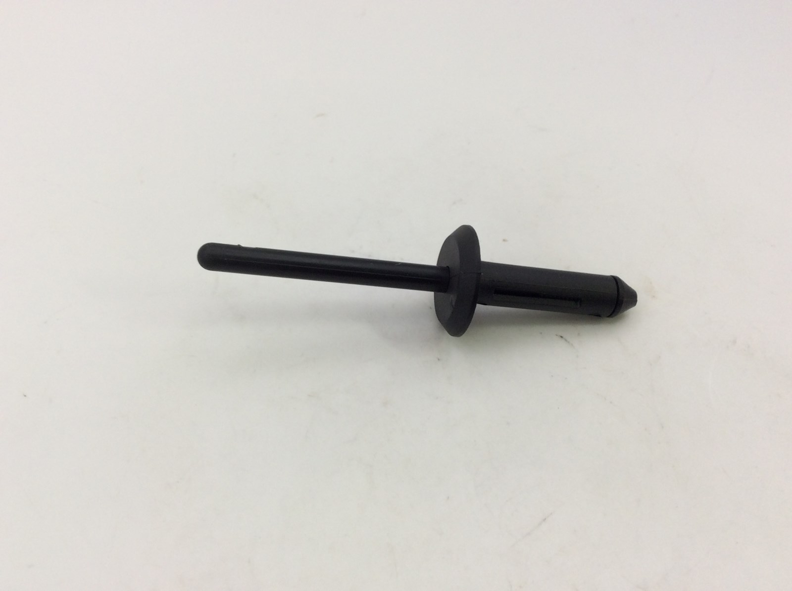 RIVET, PLASTIC, R-LOCK