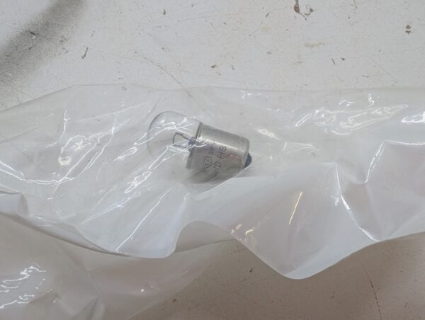 12 V 10 W Bulb - Image 3