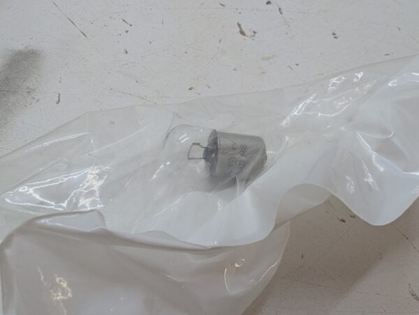 12 V 10 W Bulb - Image 4