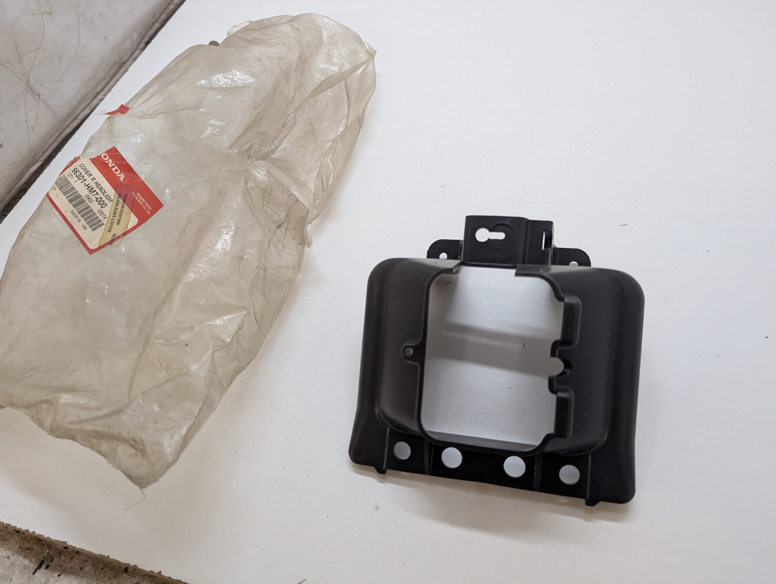 Right Headlight Cover - Image 6