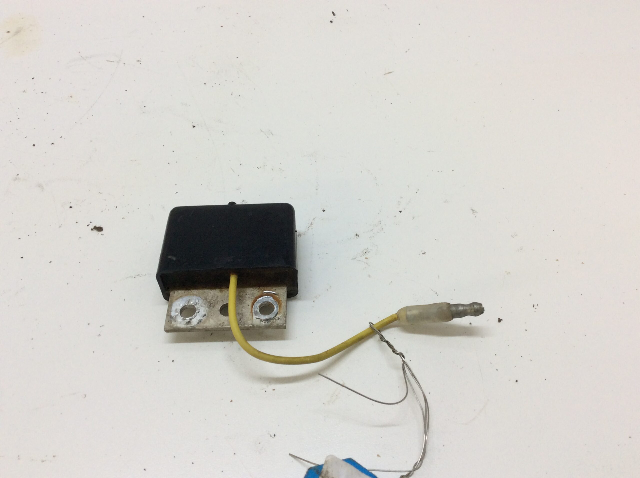 Polaris Indy 400 Voltage Regulator - Image 2