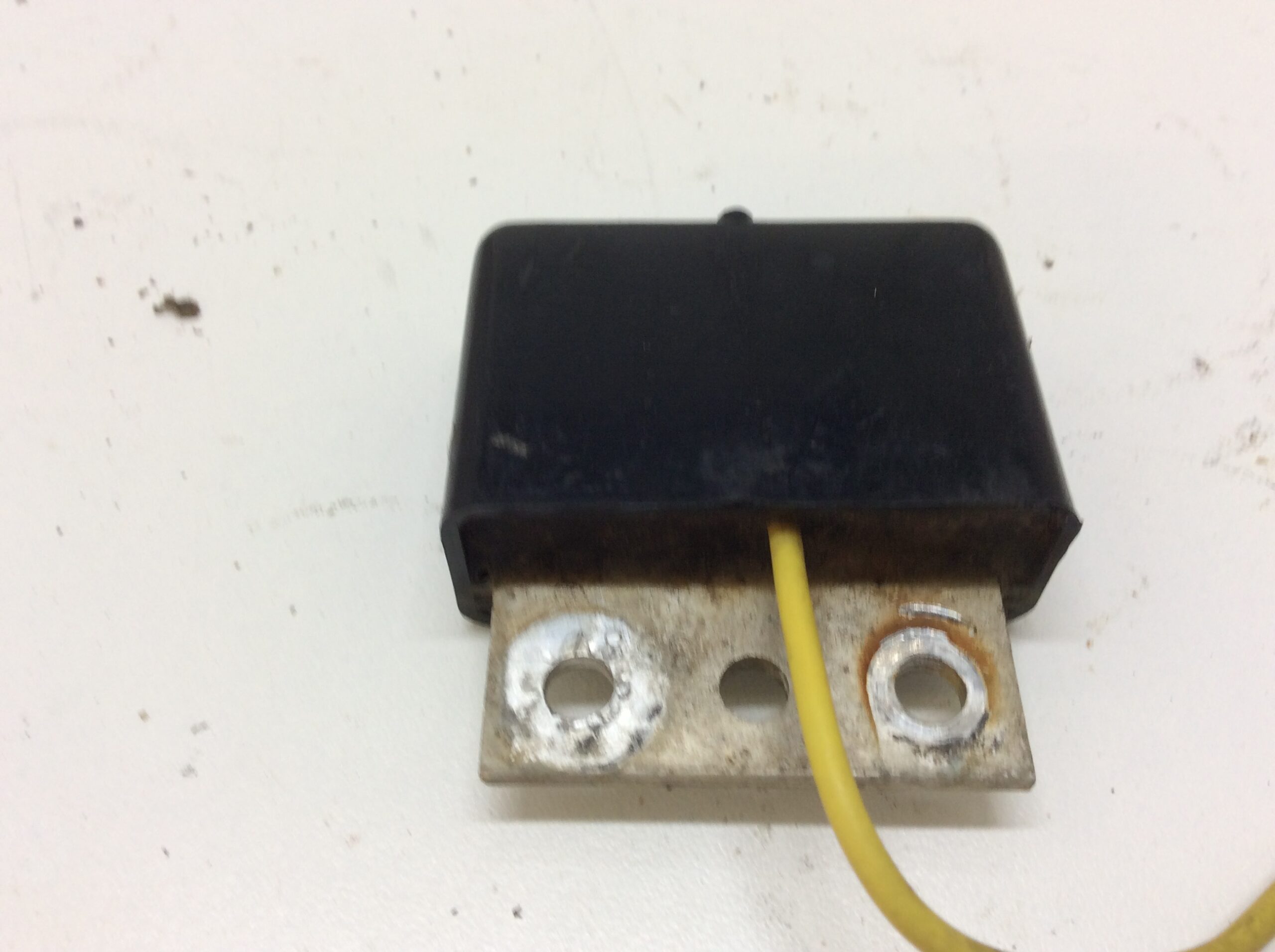 Polaris Indy 400 Voltage Regulator - Image 4