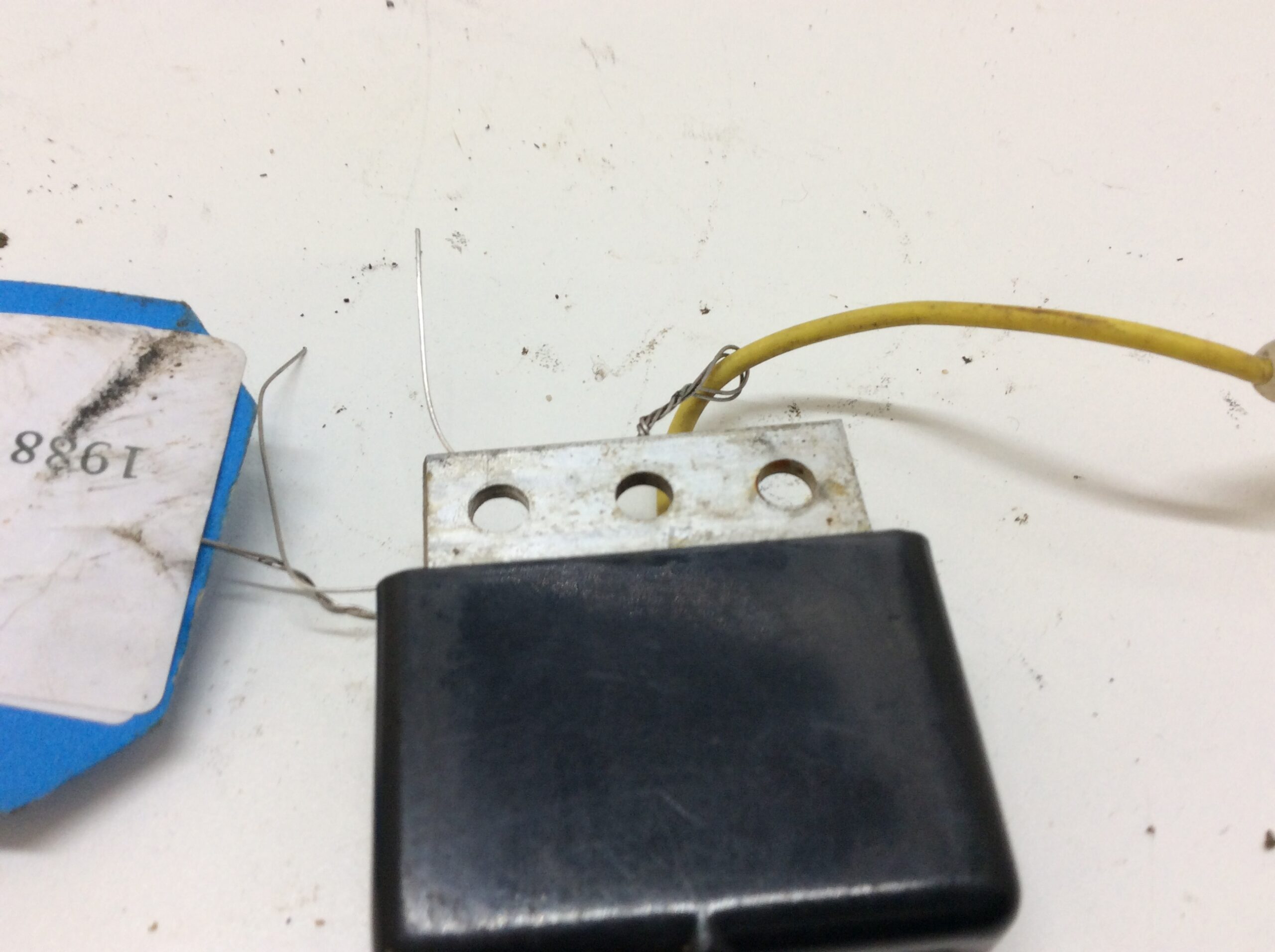 Polaris Indy 400 Voltage Regulator - Image 6