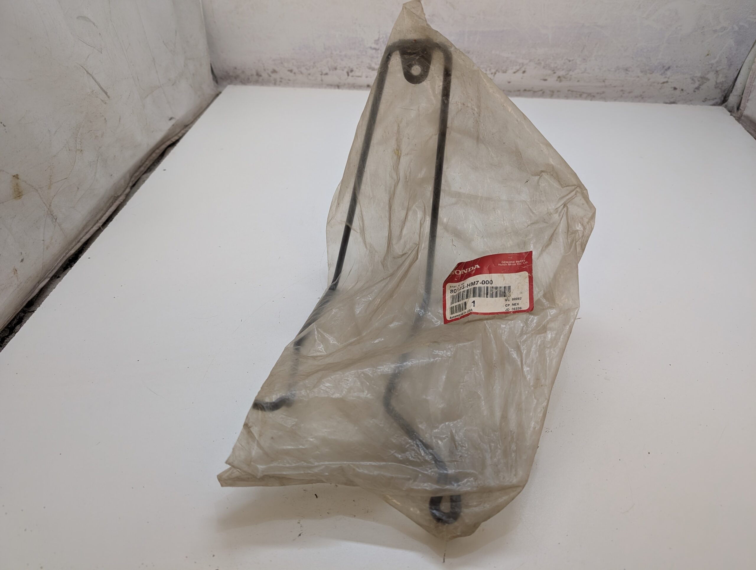 RH Rear Lower Splash Guard Stay - Image 2