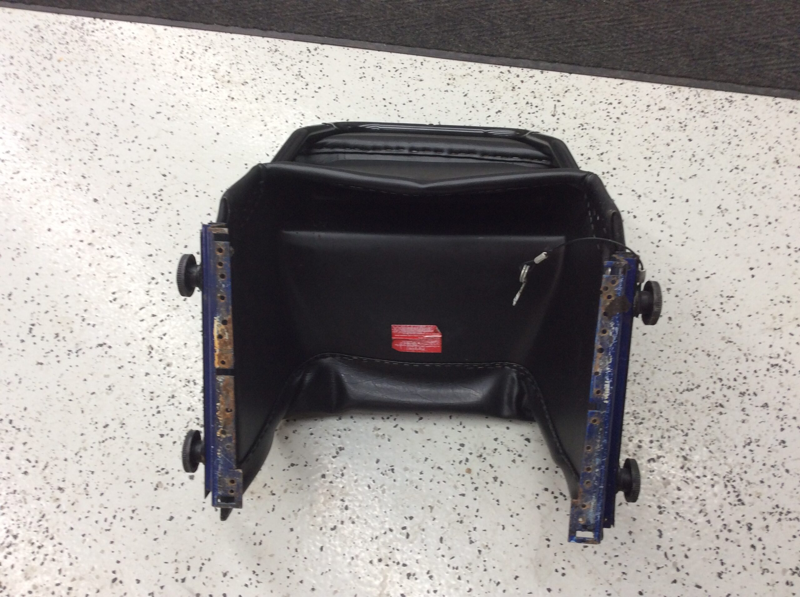 Yamaha Seat Jack - Image 4