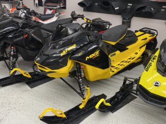 2025 Skidoo MXZ XRS 850 ETEC 137"- 5129 Miles